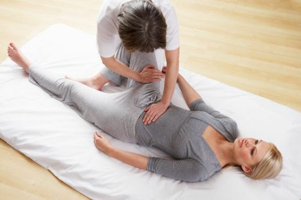 le-shiatsu-une-technique-de-massage-japonaise-7446-1200-800